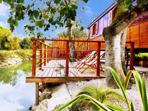 Logis Le Nid du Pont de Gau外面的花园