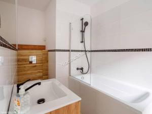 Ένα μπάνιο στο LOQUS Apartamenty Studia Pokoje +32 φωτογραφίες