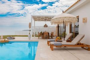 Bazén v ubytování Ducato di Zante Luxury Beach Villa, by ZanteWize nebo v jeho okolí