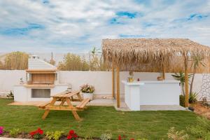 Zahrada ubytování Ducato di Zante Luxury Beach Villa, by ZanteWize