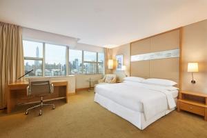 Ένα ή περισσότερα κρεβάτια σε δωμάτιο στο Four Points by Sheraton Shenzhen