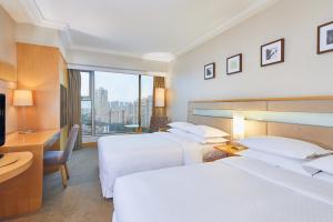 Ένα ή περισσότερα κρεβάτια σε δωμάτιο στο Four Points by Sheraton Shenzhen