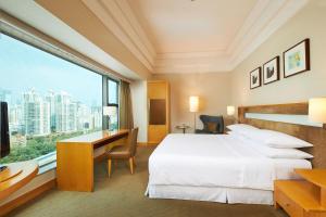 Ένα ή περισσότερα κρεβάτια σε δωμάτιο στο Four Points by Sheraton Shenzhen