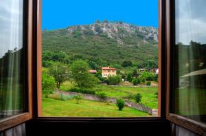 a view of a mountain from a window at Casa vacacional Las Viñas in Oviedo