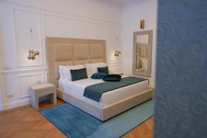 a bedroom with a large bed and a mirror at Màs Boutique Hotel Rome in Rome