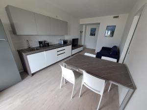 a kitchen and dining room with a table and chairs at Appartamenti Elisabeth in Brenzone sul Garda