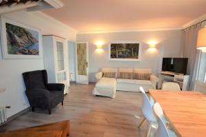 Televízia a/alebo spoločenská miestnosť v ubytovaní Apartamento centro de Lloret 8 people