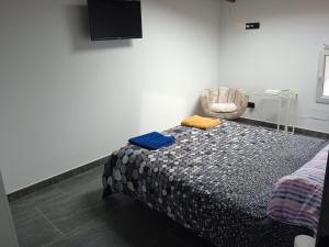 Łóżko lub łóżka w pokoju w obiekcie Casa San Miguel 93 santander