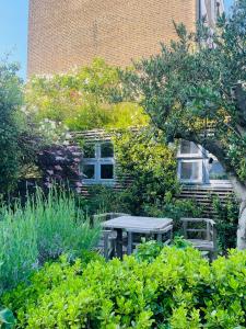 a garden with a picnic table in front of a building at Camden Town Garden Cabin in London