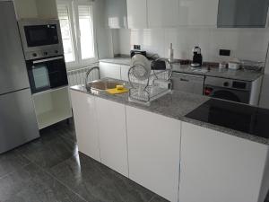 Kuchnia lub aneks kuchenny w obiekcie Casa San Miguel 93 santander