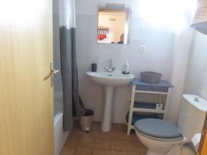 a bathroom with a toilet and a sink at Studio en rez de chaussée, avec jardin partagé. in Vars