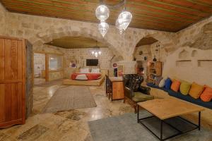 a large living room with a couch and a bed at Taru Cave Suites in Urgup