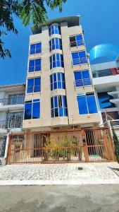 a tall building with a fence in front of it at Edificio GrandSky in Cali