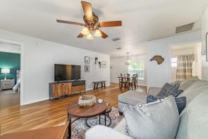 a living room with a couch and a ceiling fan at THE GOLDEN PONY-Newly Renovated, 8min to WEC, Pet Friendly in Ocala