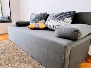 Ein Sitzbereich in der Unterkunft Mary Loo Apartments Rab