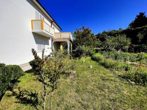 Ein Garten an der Unterkunft Mary Loo Apartments Rab