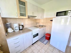 Küche/Küchenzeile in der Unterkunft Mary Loo Apartments Rab