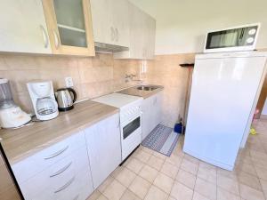 Küche/Küchenzeile in der Unterkunft Mary Loo Apartments Rab