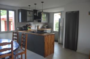 a kitchen with a island in the middle of a room at Maison landaise rénovée avec charme in Lit-et-Mixe
