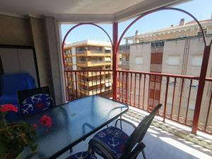 Balkón alebo terasa v ubytovaní grande piso con vistas al mar
