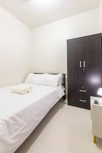 Katil atau katil-katil dalam bilik di My VEKAtion at Shore 3 Residence MOA +14 gambar