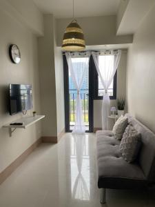 Televisyen dan/atau pusat hiburan di My VEKAtion at Shore 3 Residence MOA