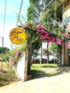 a sign for a bar with flowers on a building at Bến Hồ Homestay in Xã Gia Tân