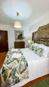 A bed or beds in a room at Sitio Terra do Loureiro