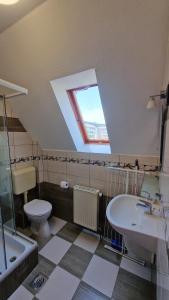 Kúpeľňa v ubytovaní Napsugár Apartmanház