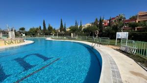 Bazén v ubytovaní Xposure beach apartment alebo v jeho blízkosti