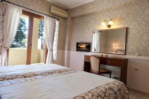 A bed or beds in a room at Country Inn