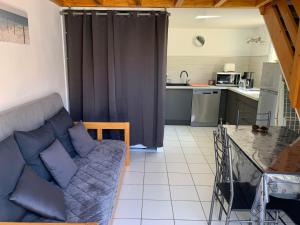 Kuchyňa alebo kuchynka v ubytovaní Pavillons 7 et 56 Narbonne Plage + 4 fotografie