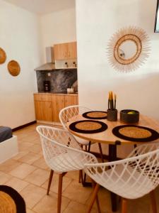 a kitchen with a table and chairs in a room at Vithos in Agnontas