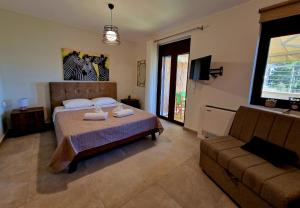 Postel nebo postele na pokoji v ubytování Alkioni's Nest Apartments