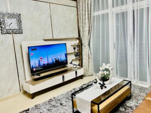 TV a/nebo společenská místnost v ubytování New Luxury 1BR near Burj Khalifa