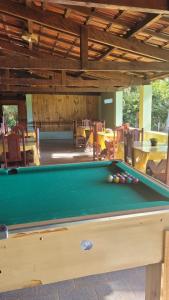 a pool table with balls on top of it at Pousada Rancho Caipira in Socorro