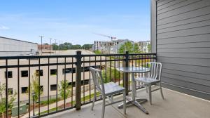 Μπαλκόνι ή βεράντα στο Beltline 1 bdrm Apt