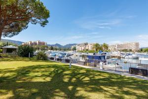 a group of boats docked at a marina at Luxury 3 pièce Garden Apartment in Cannes Marina in Mandelieu-La Napoule