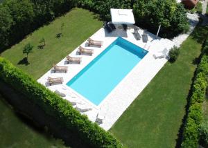 an aerial view of a swimming pool in a yard at Rooms Marija - rooms with pool in Trilj