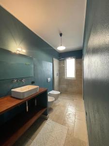 Ένα μπάνιο στο CASA BRIONIS