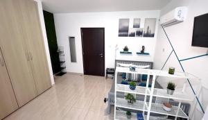 Kuchyň nebo kuchyňský kout v ubytování PMP Adamia Apartments