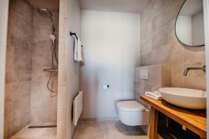 a bathroom with a sink and a toilet and a shower at Motel-Restaurant-Grand Cafe de Caisson in Kapelle