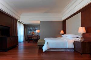 Postel nebo postele na pokoji v ubytování Sheraton Changbaishan Resort