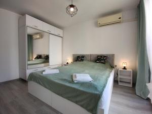 Postel nebo postele na pokoji v ubytování Apartament Sea Fort Club Grand Resort Fort Noks Sveti Vlas-Bastet BS + 26 fotografií