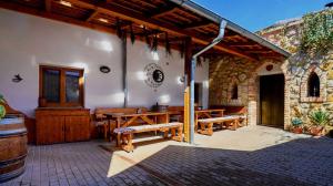Patio nebo venkovní prostory v ubytování Penzion U TŘÍ RŮŽÍ