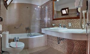 Kylpyhuone majoituspaikassa HOTEL VICKY II