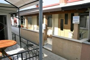 Μπαλκόνι ή βεράντα στο Small house apartment