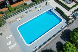 Bazén v ubytování Residence Altogarda nebo v jeho okolí