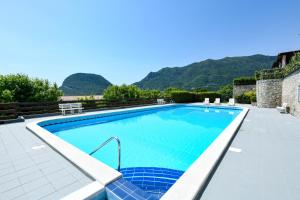 Bazén v ubytování Residence Altogarda nebo v jeho okolí