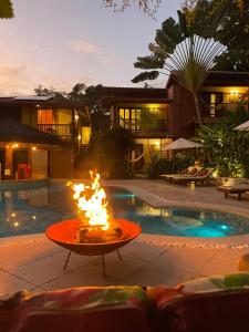 A piscina localizada em Paraíso Ecológico Pousada & SPA ou nos arredores